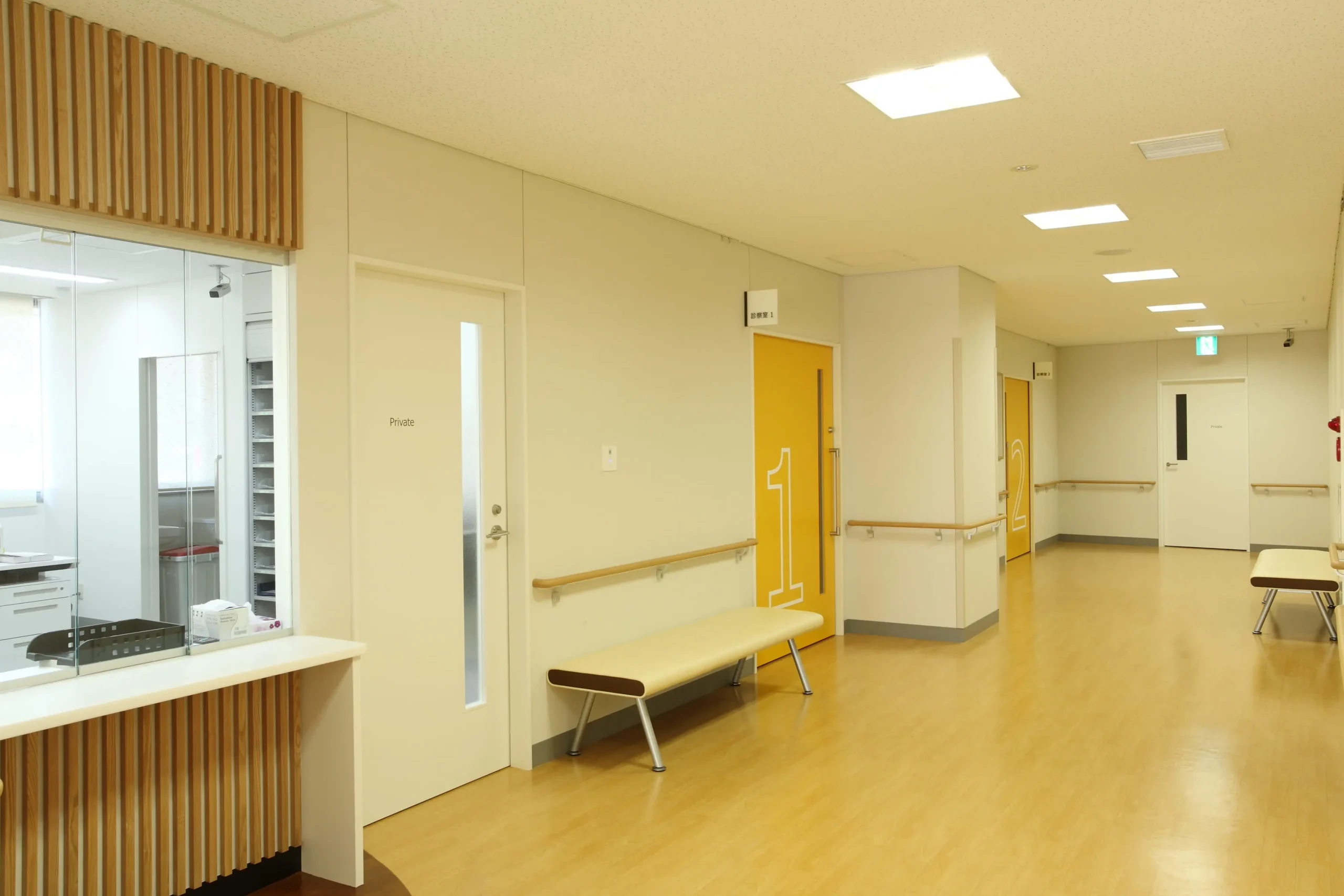 夜間・休日診療所の廊下の写真